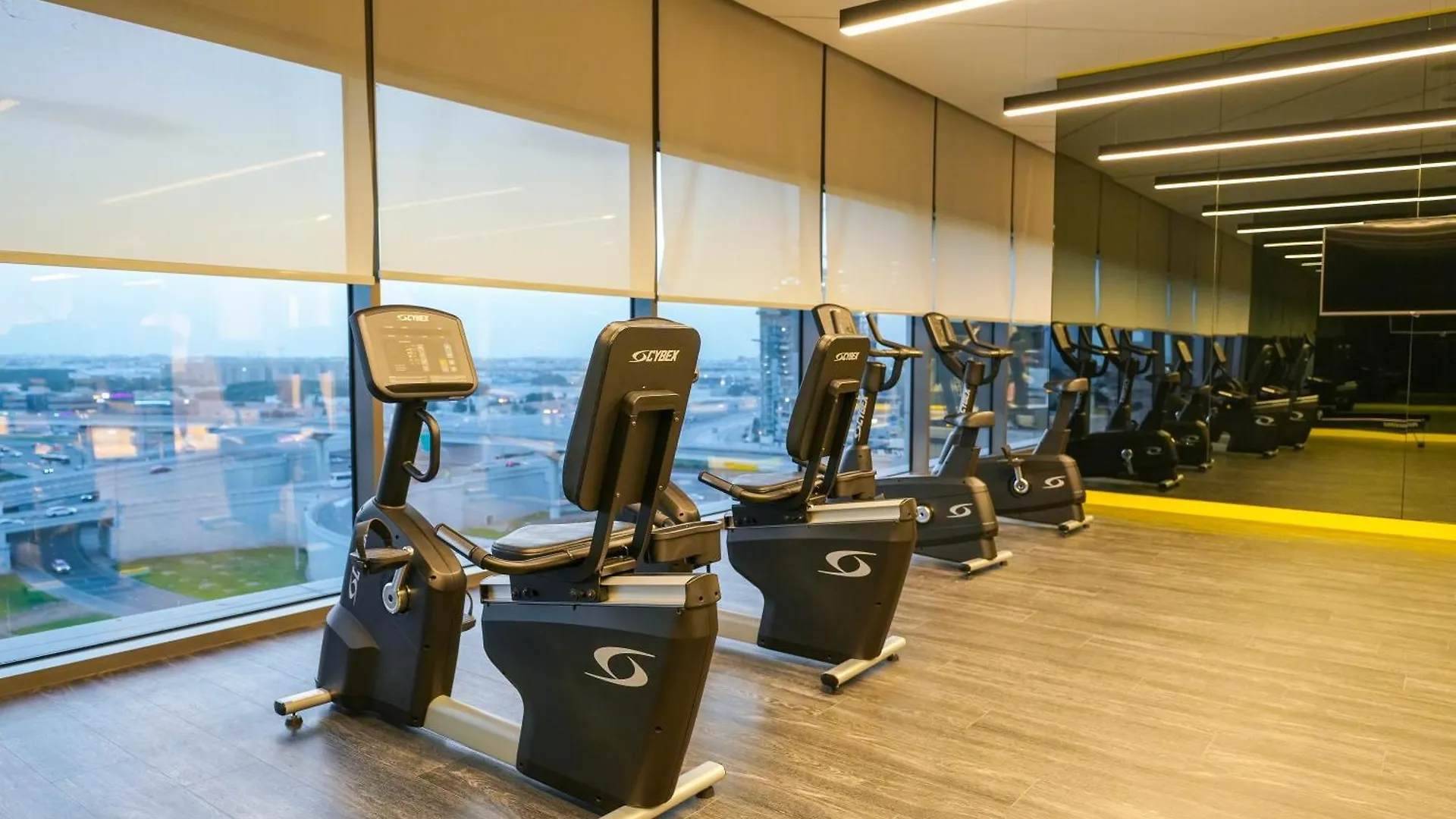 Urbanhomes - Luxury And Cozy 3Bdr Apartment In Business Bay Canal View Dubai