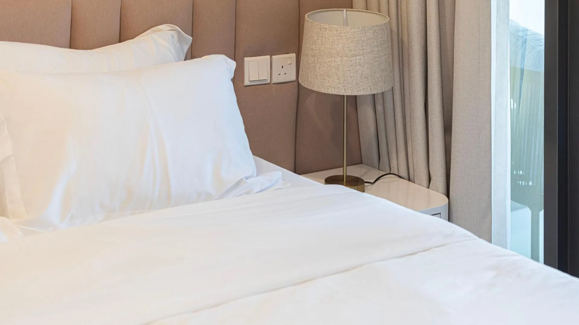 Urbanhomes - Luxury And Cozy 3Bdr Apartment In Business Bay Canal View Dubai