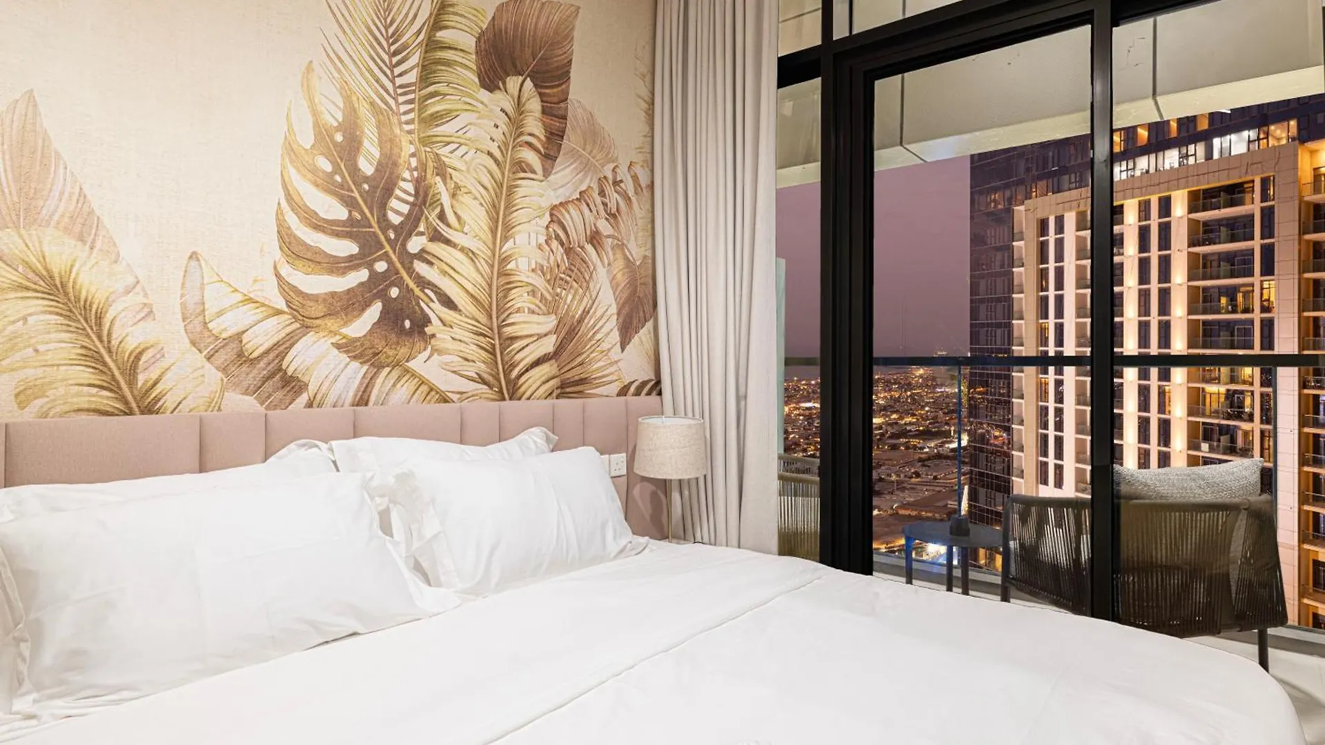 Urbanhomes - Luxury And Cozy 3Bdr Apartment In Business Bay Canal View Dubai