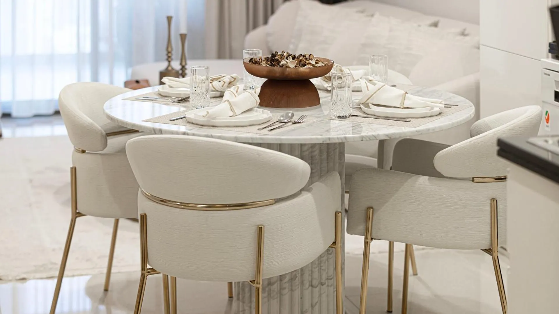 Urbanhomes - Luxury And Cozy 3Bdr Apartment In Business Bay Canal View Dubai