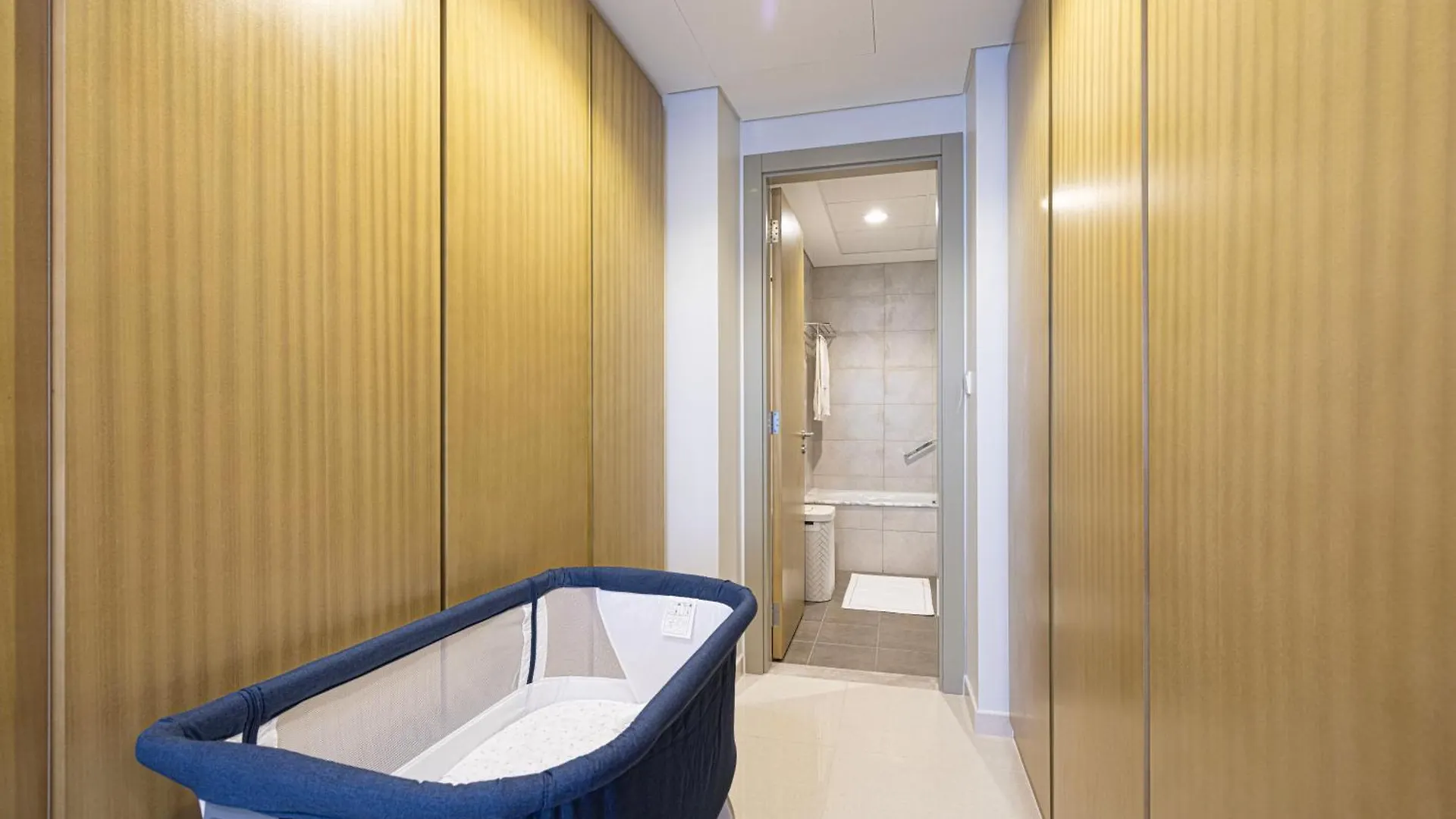 Urbanhomes - Luxury And Cozy 3Bdr Apartment In Business Bay Canal View Dubai