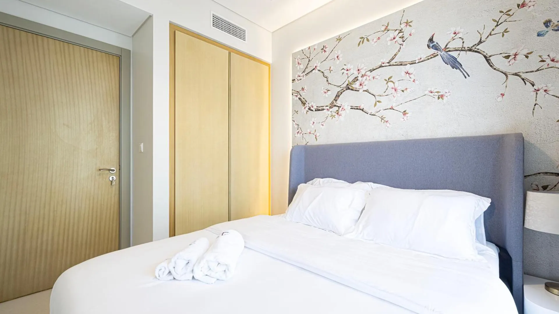 Urbanhomes - Luxury And Cozy 3Bdr Apartment In Business Bay Canal View Dubai