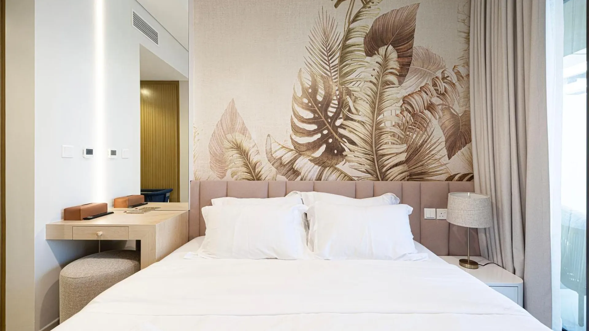 Urbanhomes - Luxury And Cozy 3Bdr Apartment In Business Bay Canal View Dubai United Arab Emirates