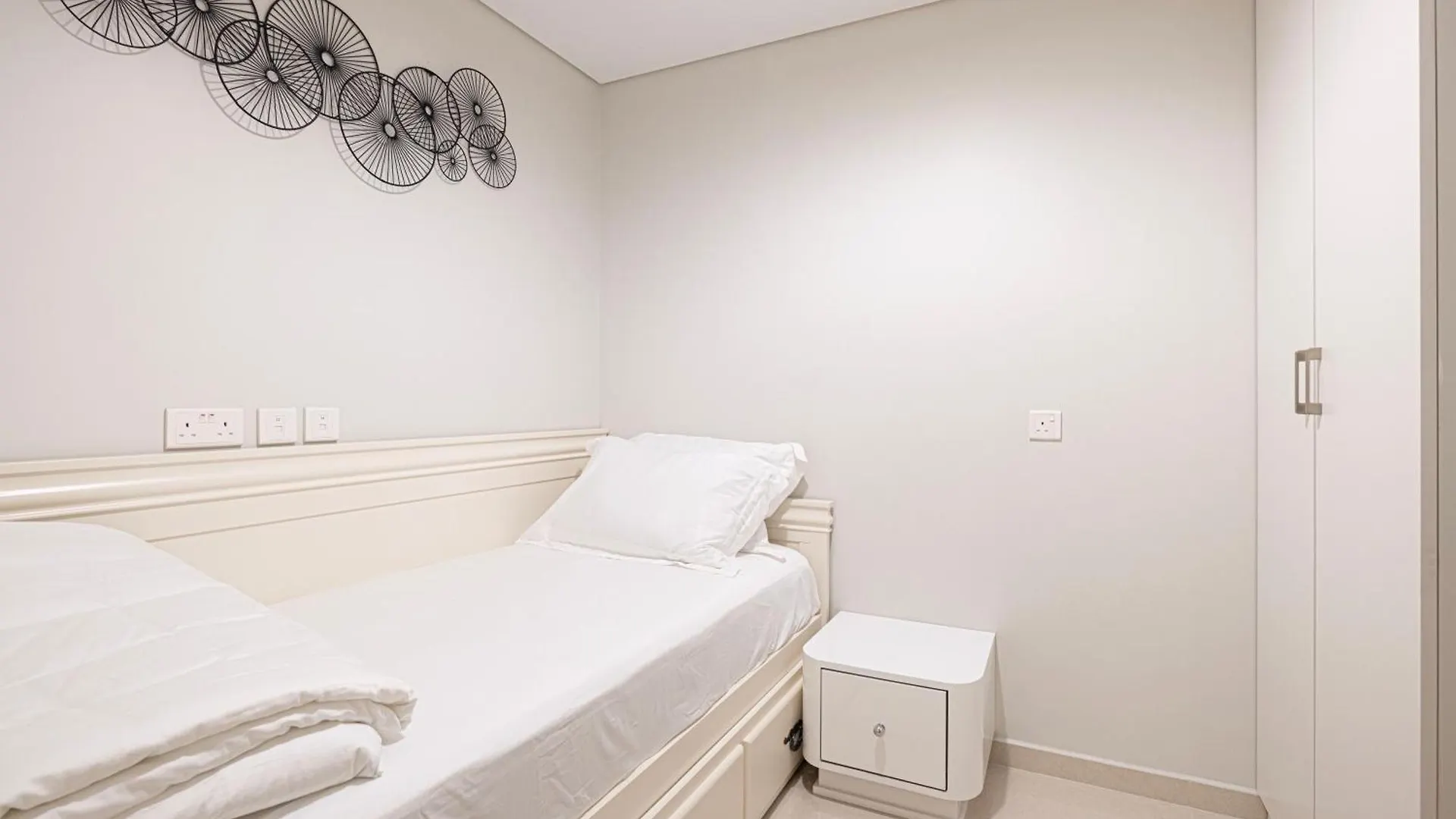 Urbanhomes - Luxury And Cozy 3Bdr Apartment In Business Bay Canal View Dubai