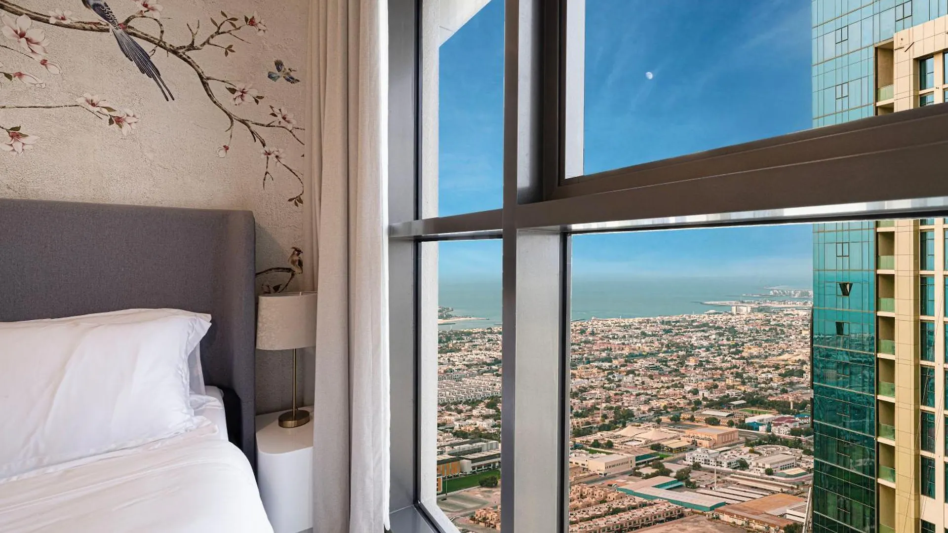 Urbanhomes - Luxury And Cozy 3Bdr Apartment In Business Bay Canal View Dubai