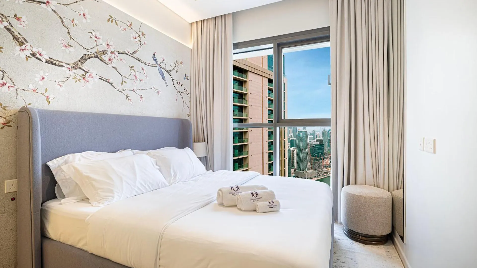 Urbanhomes - Luxury And Cozy 3Bdr Apartment In Business Bay Canal View Dubai