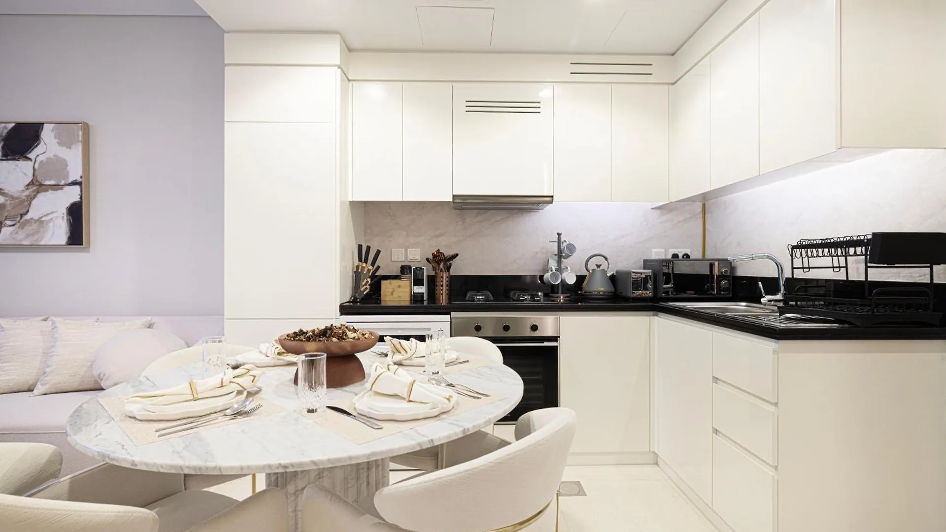 Urbanhomes - Luxury And Cozy 3Bdr Apartment In Business Bay Canal View Dubai