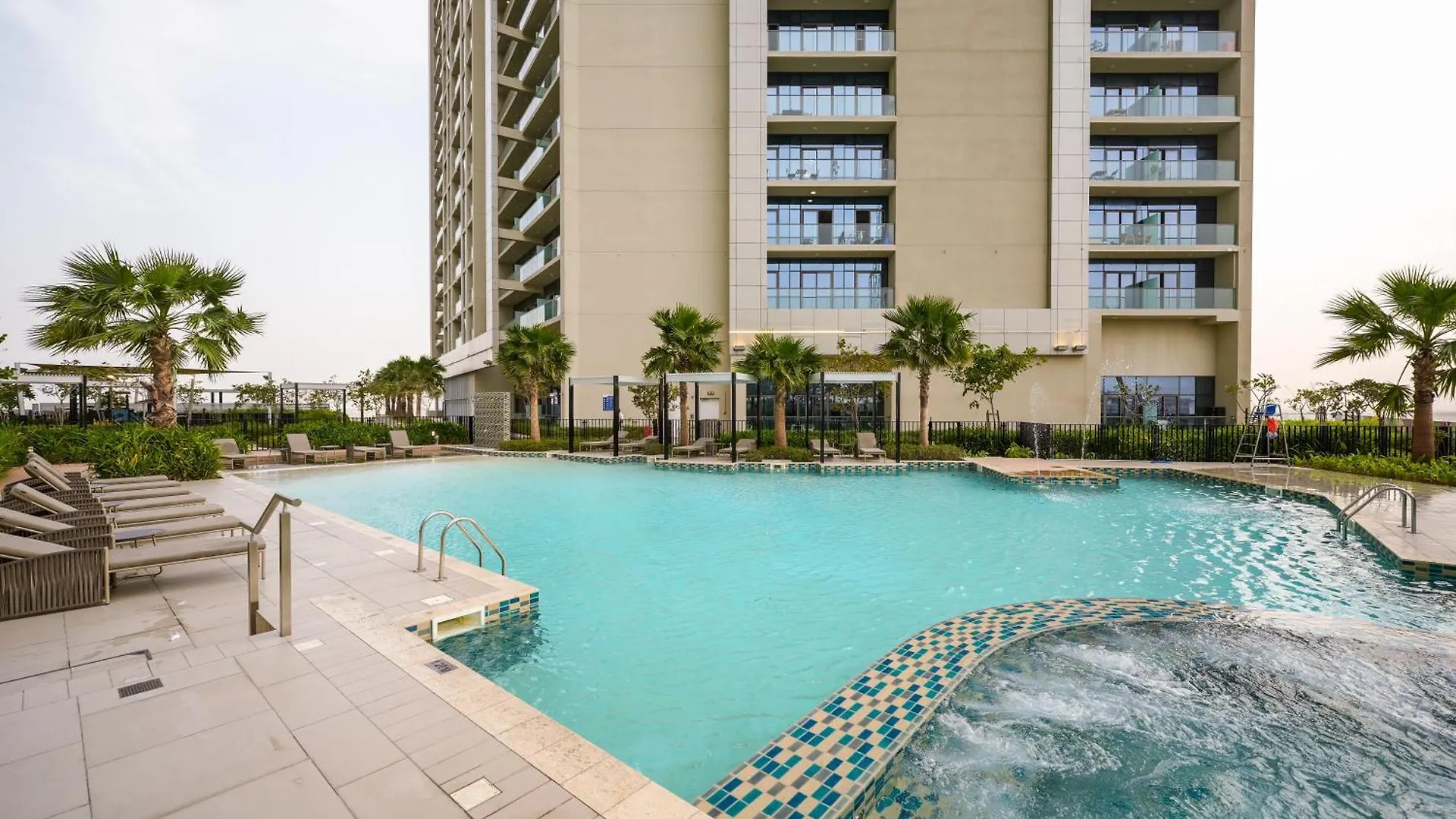 Urbanhomes - Luxury And Cozy 3Bdr Apartment In Business Bay Canal View Dubai