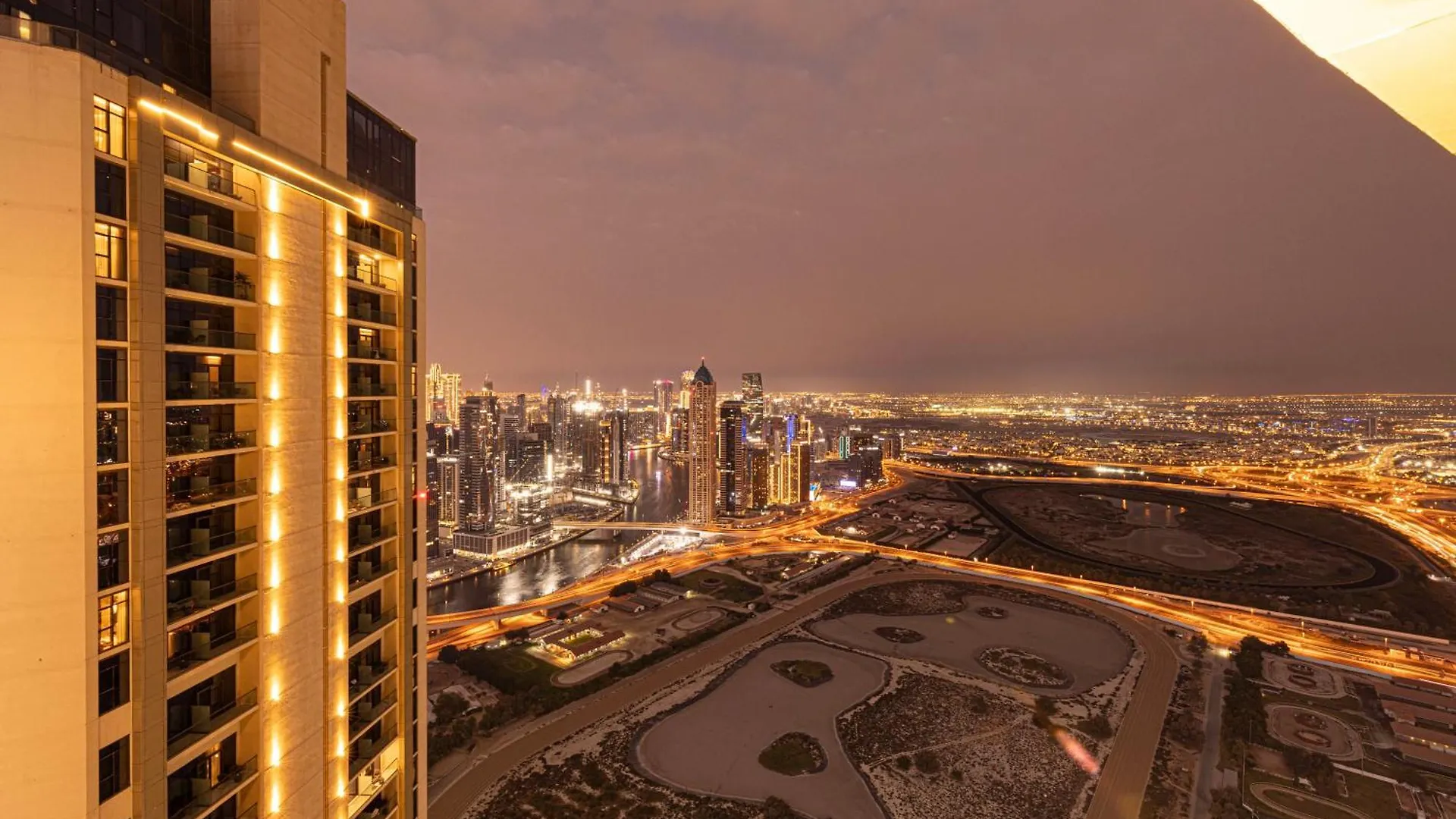 Urbanhomes - Luxury And Cozy 3Bdr Apartment In Business Bay Canal View Dubai 0*,