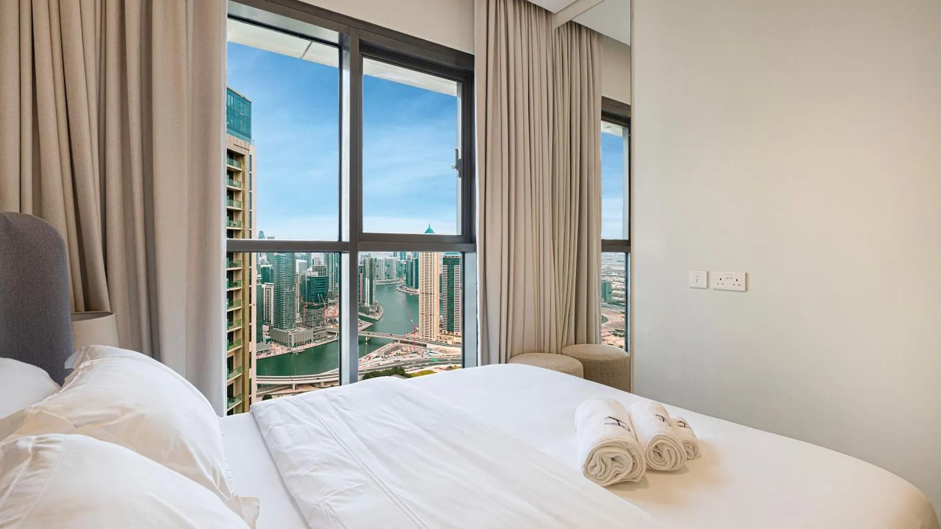 Urbanhomes - Luxury And Cozy 3Bdr Apartment In Business Bay Canal View Dubai 0*,